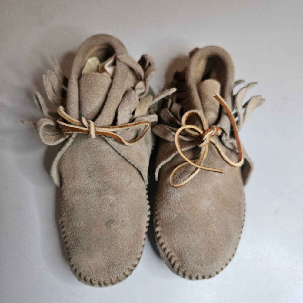 Minnetonka Suede Fringe Softsole Moccasins Taupe Tan Lace Up Flats Womens 7